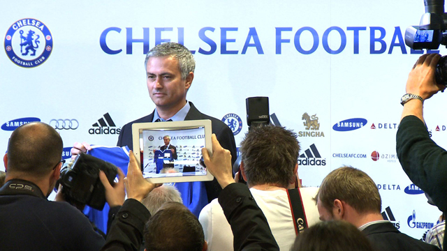 Jose Mourinho enjoying the spotlight at Stamford Bridge ©visionsport Photo: John Gubba